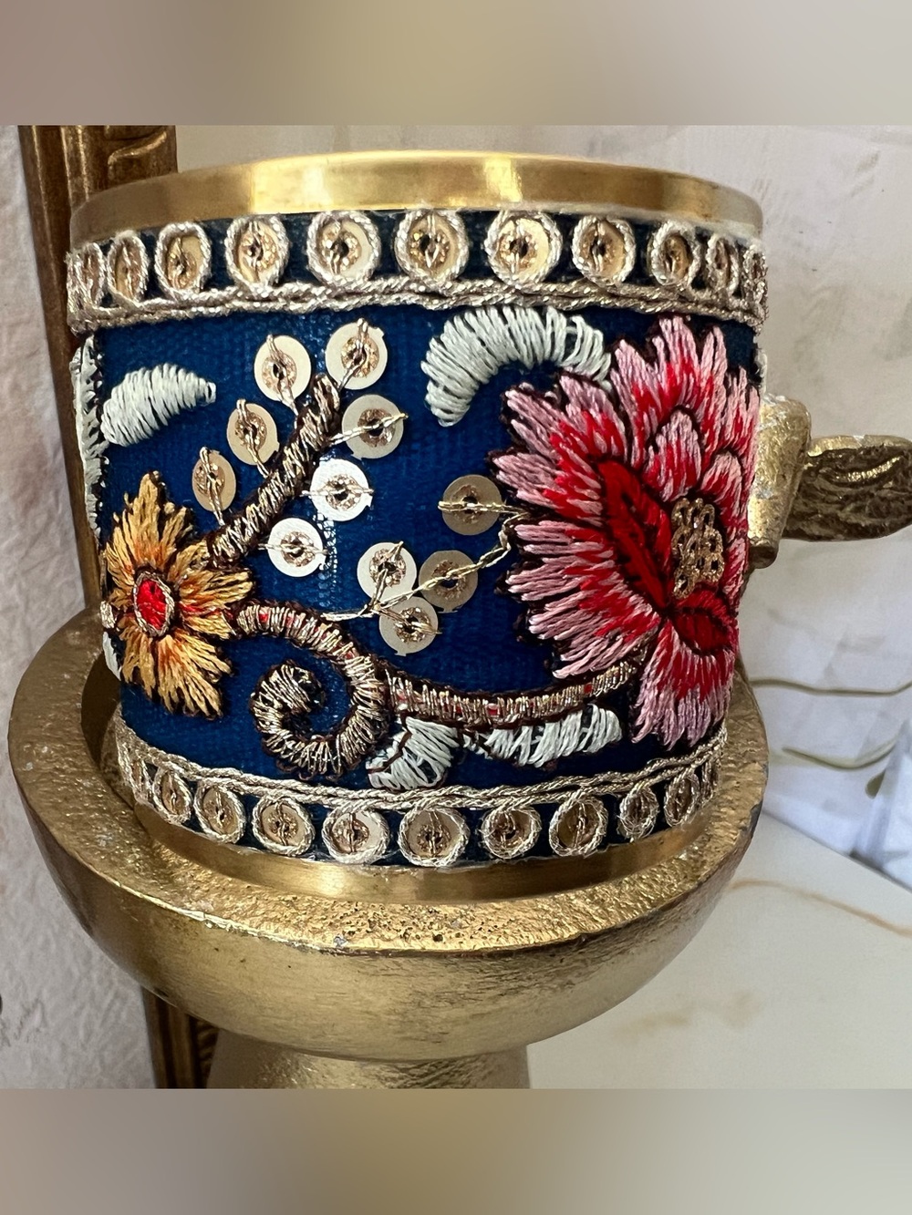 Embroidered Floral cuff - Blue and Pink - Picture 3 of 4
